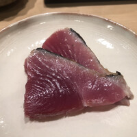 鮨 まつうら - 迷い鰹　脂の乗りが半端ない