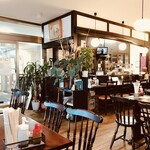 Akai Kutsu - Interior