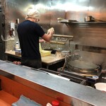 日陰 - 麺計量中