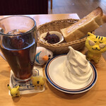 Komeda Kohi Ten - クリームコーヒー　550円(税込)＋モーニングCセット(名古屋名物おぐらあん)