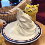 Komeda Kohi Ten - お皿の中心部から、少し寄ってます　※まぁ、そういう事もあるよねぇ（細かい！）