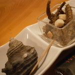 うなぎ屋酒坊・画荘 越後屋 - 24年12月　姫サザエ煮、骨煎餅