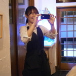 うなぎ屋酒坊・画荘 越後屋 - 24年12月　演奏を撮影するスタッフ　（承諾済）