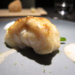 エクアトゥール - クミンをまぶした北海道産アンコウのロースト　ココナッツソースとコブミカンオイル