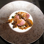 エクアトゥール - ペルドローのロースト　モリーユ茸とコニャックのクレーム
      