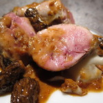 エクアトゥール - ペルドローのロースト　モリーユ茸とコニャックのクレーム
      