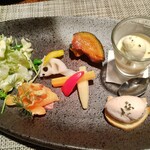 カフェレストラン縁 - ■前菜５種盛り合わせ
・ハムのムース
・ピクルス
・豆乳のパンナコッタとオリーブオイルのソルベ
・スモークサーモンのマリネ
・かぼちゃのガーリックソテー