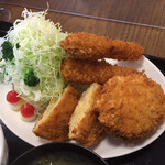 わ楽 - サーモンメンチ2個分、イカフライ2本