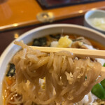 油や - 細麺で少し色白・・・。