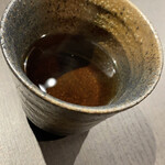 塩ホルモン 周吾 - 食後には｢ほうじ茶｣の
      サービスが嬉しい♡