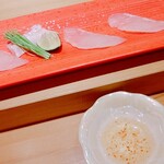 銀座 聖起 - カレイの薄造り、縁側も添えて