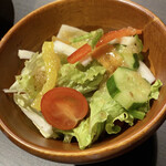 塩ホルモン 周吾 - サラダ♬.*ﾟ
      鮮度の良い野菜♡
      白菜が美味しい♡