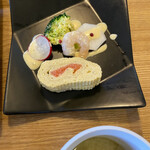 ごはん屋 朔 - 小鉢は八寸的