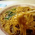 本町食堂 - 麺はこんな感じ　麺がスープを吸っている