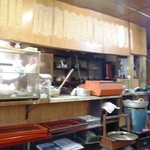 本町食堂 - 40年代の店内　右端はおでん鍋