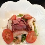 玉乃家 - 松きのこと世羅牛のサラダ