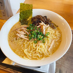 おらほのでどこ - ニンニクとんこつ風ラーメン (600円)暫定価格