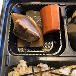 会席弁当 福しま - 煮しめ