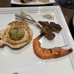 ブッフェアンドカフェ スロープサイドダイナー ザクロ - 網焼きからホタテ、フォアグラ、ソフトシェルシュリンプ。食べやすいサイズでナイス^_^