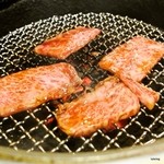 Shinjuen - 成形炭を使用した炭焼きコンロ