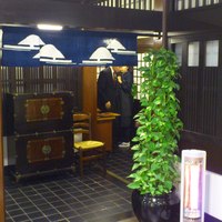 ざくろ 銀座店 - 個室は看板の向かい側
