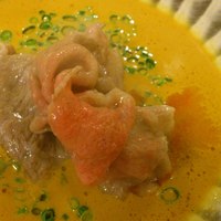 ざくろ 銀座店 - 肉の朱色が染まってゆくグラデーション。