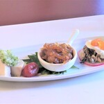 Sousaku Chuka Ichi No Funairi - 蒸し鶏　クラゲ酢　叉焼と湯葉の和え物　
