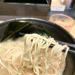 TOKYO豚骨BASE - 硬め細麺