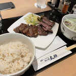 Gyuutan Yaki Morinomiyako Tasuke - 牛たん焼き(塩・みそ)二種盛りセット