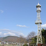 無上帑 - シンボルの純白の櫓＆山の向こうに富士山