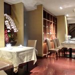 チャイナ 三丁目 - 【'12/12/21撮影】店内のテーブル席の風景です