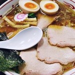 とら食堂 - 中華そば　全部乗せ　ｱｯﾌﾟ　1100円・2012（＾ω＾）　ﾜﾝﾀﾝ隠れてて残念（＞＜）