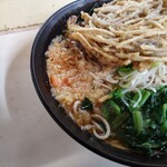 駅そば そば・うどん八起家 - 小エビ入り揚玉