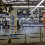 駅そば そば・うどん八起家 - 店内から高崎駅0番線を