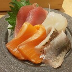 鮨 酒 肴 杉玉 - 欲張りな刺身4点盛り　329円×2