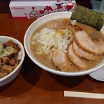 麺処 いろ葉 - 背脂煮干ラーメン大盛 煮卵チャーシュートッピングと肉めし