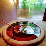 十勝川温泉 三余庵 - 室内では赤ワイン色