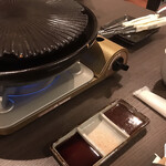 肉料理 陶利 - 焼き台・タレ