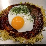 焼くんじゃ - 肉玉(そば)+目玉焼き