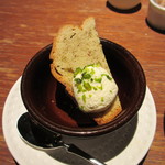 ハタケ青山 - ゴボウとチョコのケーキ