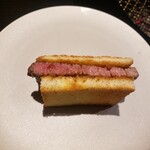 焼肉 牛印 新宿店 - シャトーブリアンのサンドイッチ