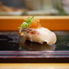 呉竹鮨 - 料理写真:鯛ポン酢
柔らかい身にポン酢がさっぱり交わり、旨味をキュッと引き立てる握り。
