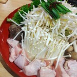 うどん居酒屋 江戸堀 - 鍋の野菜はたっぷり！