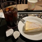 カフェ・ベローチェ - アイスコーヒー・ベイクドチーズケーキ