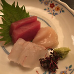 Washoku Yaaiueo - 中トロ、ホタテ、白身、安定のお味です。