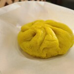 座喜味 喫茶 - ソイミートカレー饅頭(160円)です。