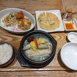 韓美膳 - サムゲタンセット（2068円）
