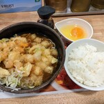 tachiguisobatongarashi - 木曜日の日替わり（940円）海老と小柱のかき揚げ蕎麦と卵かけご飯セット