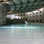 リゾナーレ八ヶ岳 - プールでは土・日は１時間に１回、平日でも１日４回ほど、大きな波が出ます。