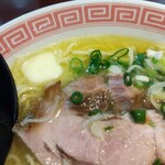 中華そば えもと - エシレバターとチャーシュー